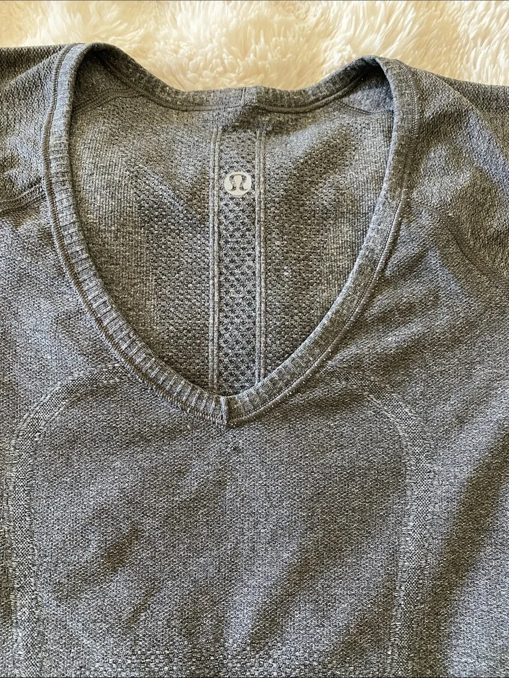 lululemon athletica 2 Workout Top - Size 6 - Picture 3 of 9